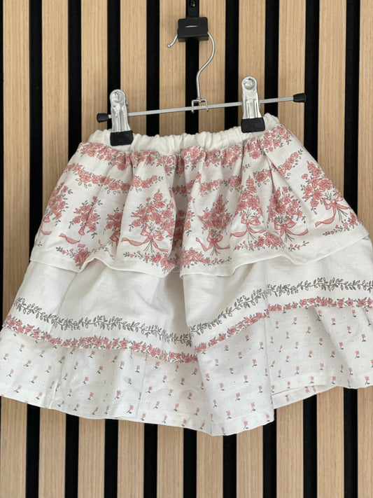 104 - Nederdel med blomster